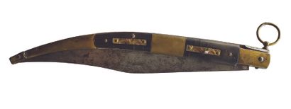 COUTEAU NAVAJA Large folding Navaja type knife with notch of the XIXth century, ribs...