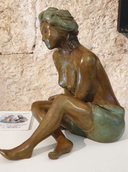 GAGNES DENEUX Jacqueline "Odalisque" Lost-wax bronze. 24 x 24 x 14 cm 2-color patina,...