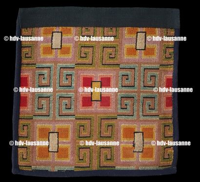 Tapis Géométrique - Tibet (Chine) Époque 1920
Tapis en laine tissé et noué main au...