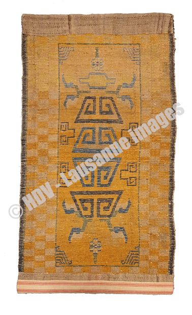 Tapis - Tibet (1930) Tapis épais en laine tissé et noué main au Tibet à décor géométrique,...