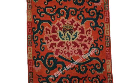 Tapis - Tibet (1920-1930) Tapis épais en laine, tissé et noué main au Tibet à décor...