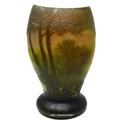 François-Théodore LEGRAS (1839-1916) « Paysage lacustre » Vase ovoïde en verre à... Gazette Drouot