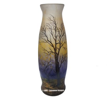 MULLER Frères « La fin de l’automne » Vase en verre double couche gravé à l’acide.... Gazette Drouot