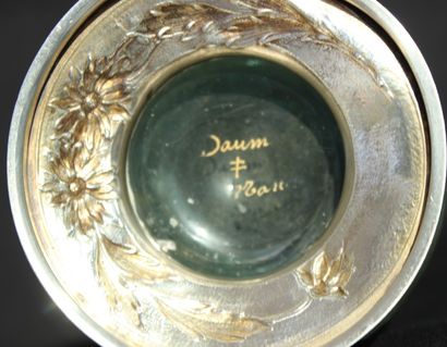 DAUM Nancy « Le Gui », vase en verre c.1895, gravé de rameaux de gui à rehauts de...