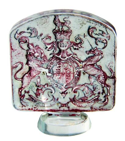 LALIQUE René (1860-1945) 
« ARMES D’ANGLETERRE » Modèle créé en 1919, cachet en verre...