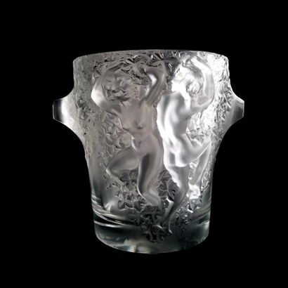 LALIQUE Marc (1900-1977) 
« GANYMEDE » Modèle créé en 1950, seau à glace en cristal...