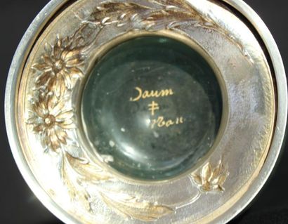 DAUM Nancy 
« AU GUI L’AN NEUF » Vase en verre de 1890, branches gravées émaillées...