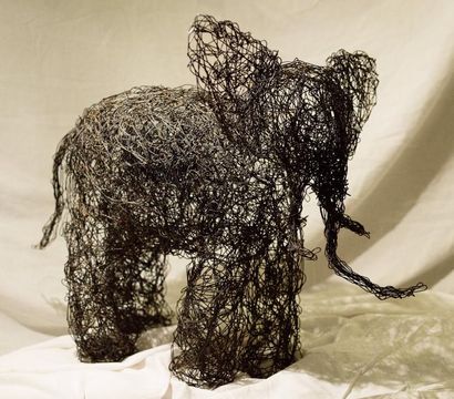 LAURENT Isabelle "Éléphant" Sculpture réalisée en fil de fer pièce unique 45 x 35...