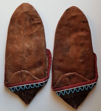 Paire de mocassins Iroquois c.1880 Paire de mocassins Iroquois c.1880

Ontario Canada...