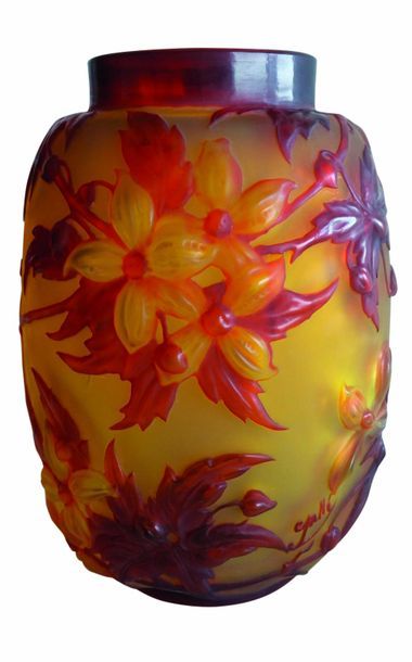 GALLÉ Émile (1846-1904) Clématites hybrides

Vase soufflé-moulé ovoïde pansu à double-couche...