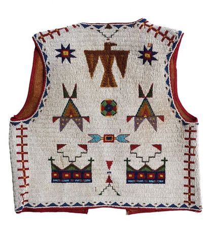 Gilet entièrement perlé de style Sioux. Travail indianiste Européen c.1960 Collection...