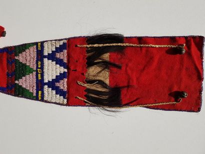 Pendant de tomahawk Travail indianiste c.1950

Collection : Jean LANTERNIER (1901-1976)...