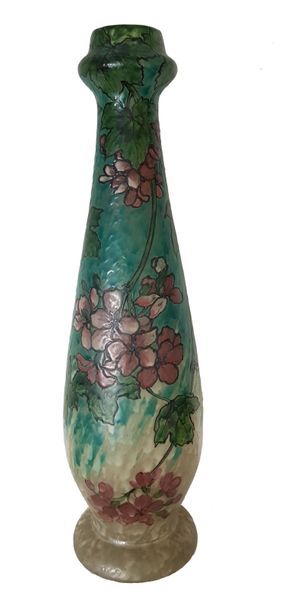LEGRAS François-Théodore (1839-1916) Branches fleuries Vase en verre à décor émaillé...