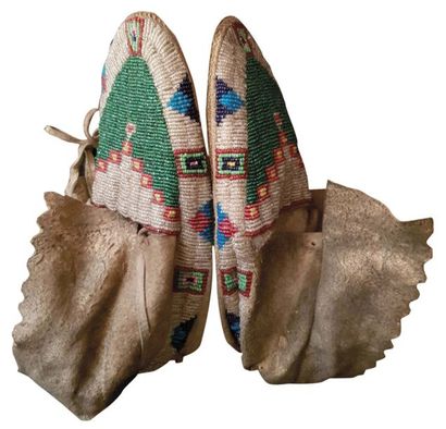 Paire de mocassins d’enfant Sioux ou Cheyenne c.1890/1900 Paire de mocassins d’enfant...