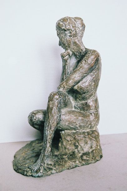 MOLINIÉ-JONQUET Chantal "La Pensive" Sculpture en bronze patiné signée et numérotée...