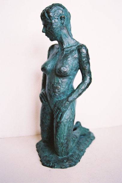MOLINIÉ-JONQUET Chantal "Désinvolte" Sculpture en bronze patiné H: 44 cm L: 38 cm...