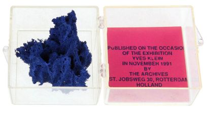  YVES KLEIN (1928-1962)

'éponge bleu' (1991).

Multiple.  Gazette Drouot
