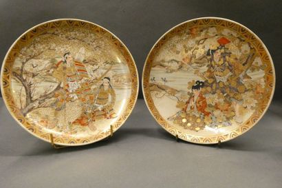 JAPON, SATSUMA 
Deux coupes circulaires en céramique décorées en polychromie et or...
