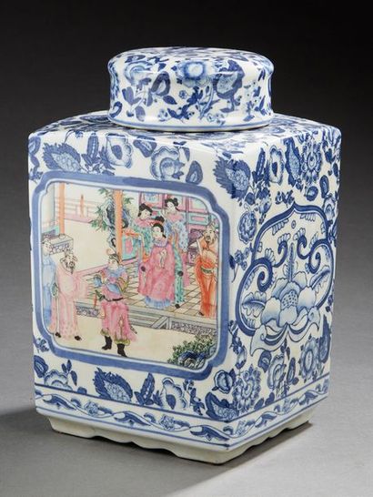 CHINE 
Vase en porcelaine avec marque au revers.
XXe siècle.
H.: 26 cm