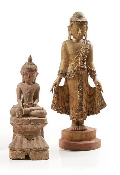 ASIE DU SUD EST 
Ensemble de deux statuettes de divinités bouddhiques en bois sculptéincrusté...