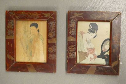 JAPON 
Deux estampes présentées dans des encadrements laqués.
Dim.: 25,5 x 19 cm...
