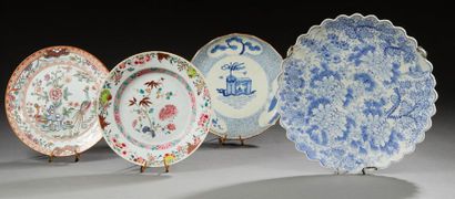 CHINE Ensemble de plats et assiettes en porcelaine.
XVIIIe et XXe siècle.
Diam.:...