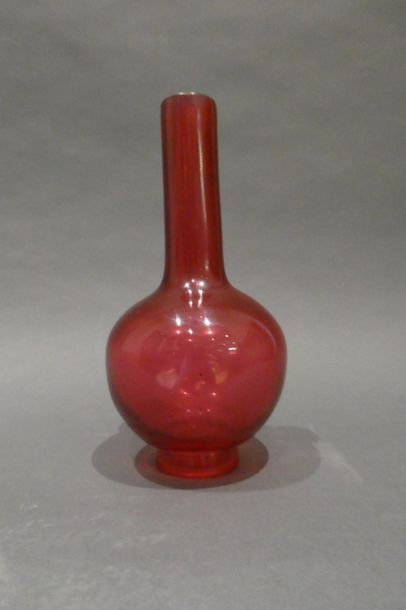 null Bouteille en verre rose de Pekin


H. 20cm