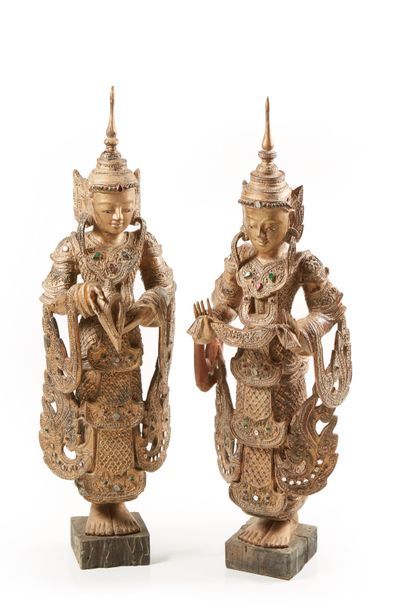 null ASIE DU SUD EST


Paire de statuettes représentant des serviteurs bouddhiques...