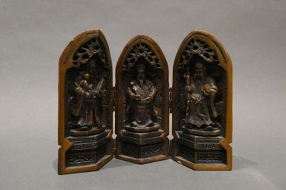 null CHINE


Tryptique asiatique représentant 3 hommes religieux en pierre


H. ...