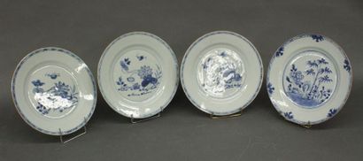 null CHINE. 


Ensemble de 10 assiettes en porcelaine à décor blanc bleu, poychrome...