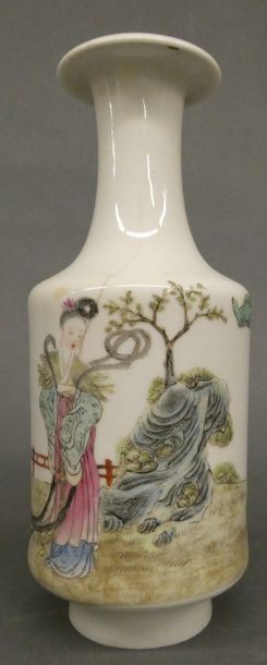 null CHINE


Petit vase balustre en porcelaine à décor de personnages. 


Ht : 23cm...