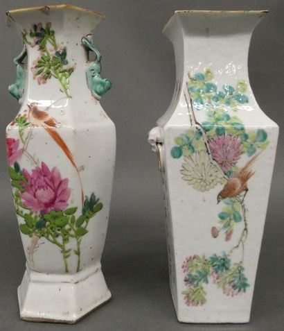 null CHINE


Deux vases en porcelaine 


Période république 


(Quelques éclats)


Dim....