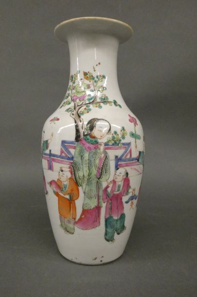 null CHINE


Vase en porcelaine émaillé représentant des enfants dans un jardin


Dim....
