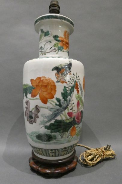 null Vase en porcelaine famille verte montée en lampe


XIXe siècle