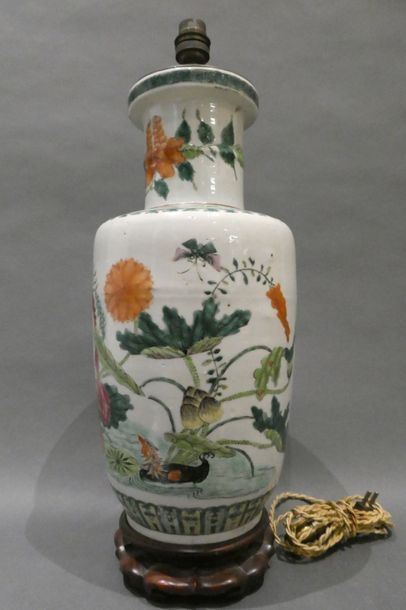 null Vase en porcelaine famille verte montée en lampe


XIXe siècle