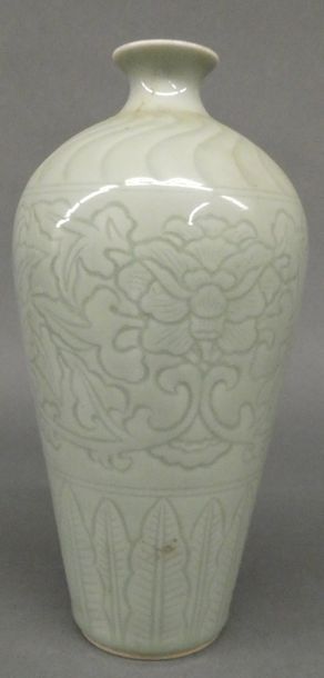 null CHINE


Vase en porcelaine vert céladon


H: 25cm