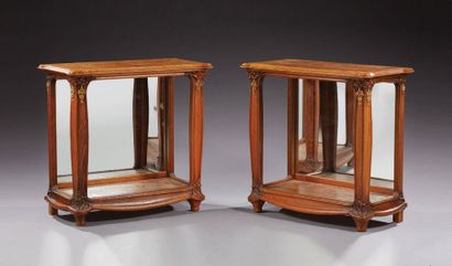 Paul A.DUMAS (XIX-XXème) 
Pair of oak brackets with moulded rectangular trays resting...