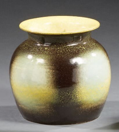 Jean BESNARD (1889-1958) 
Black, yellow and green glazed ceramic ovoid vase with...