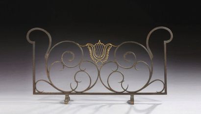 Raymond SUBES (1893-1970) 
Wrought iron screen partially gilded with openwork decoration...