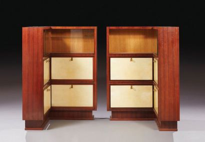 Maxime OLD (1910-1991) 
Pair of bookcase corners in rosewood veneer opening with...