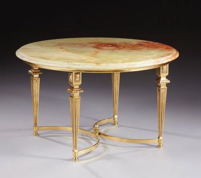 Maison JANSEN, attribué à 
Pedestal table with circular green marble top resting...