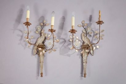 Maison BAGUÈS Pair of sconces sconces parakeet gilded metal and glass with silver
bottom...