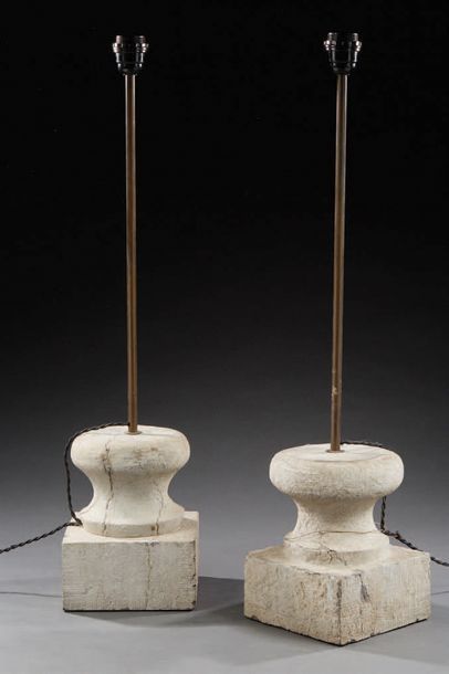 TRAVAIL MODERNE Paire de lampes en pierre
H: 78 cm