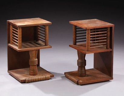 CHARLES DUDOUYT (1885-1946) 
Paire de tables de chevet en chêne
Vers 1930-1940
H:...