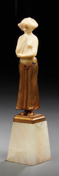 A BRANDEL (XIX-XXème) "Pensive woman"
Sculpture chryselephantine in gilt bronze and...