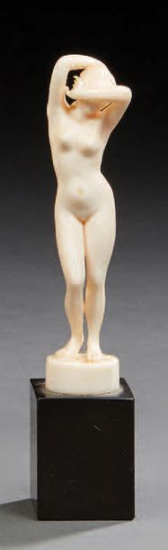 TRAVAIL 1900 "Naked woman hiding her face" Ivory
sculpture Cubic
base in black marble
H:...