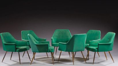 TRAVAIL ITALIEN 1960 
Suite de sept fauteuils entièrement recouvert de tissu vert
Ils...