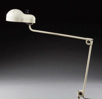 Joe COLOMBO (1930-1971) 
Applique griffe de bureau modèle «Topo» en métal laqué blanc...