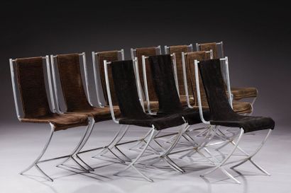 Pierre CARDIN pour la Maison JANSEN Suite de 11 chaises à structure courbée en métal...