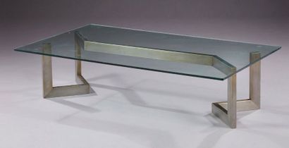 Paul LEGEARD (XXème) 
Table basse à plateau rectangulaire en verre reposant sur un...